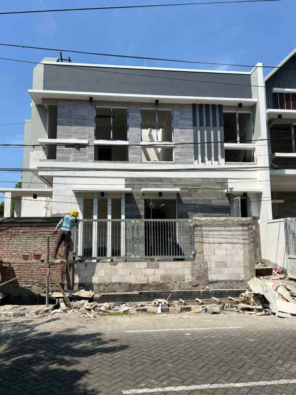 dijual rumah tenggilis tengah