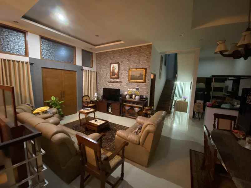 dijual rumah terrace setiabudi