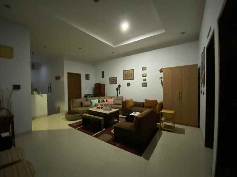 dijual rumah terrace setiabudi