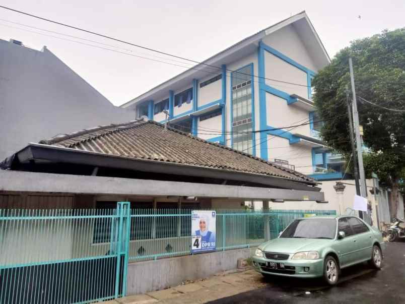 dijual rumah tua seharga njop di petojo jakarta pu