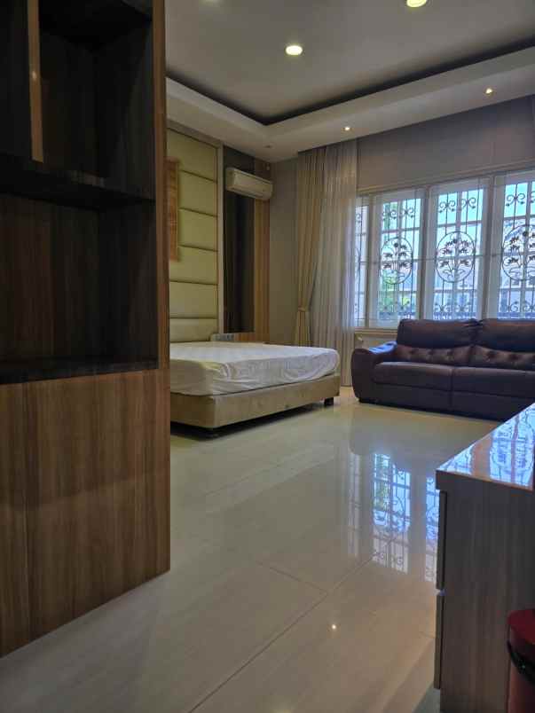 dijual rumah villa bukit mas