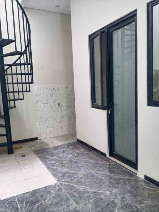 dijual rumah villa kalijudan