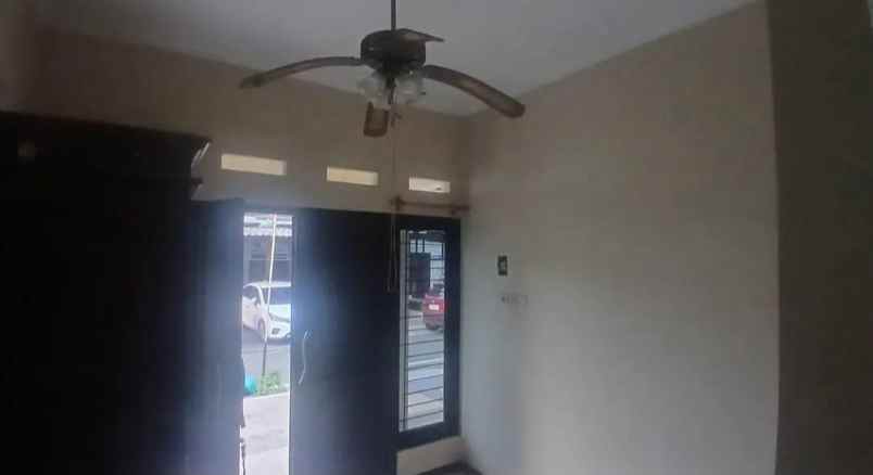 dijual rumah villa krista gedawang