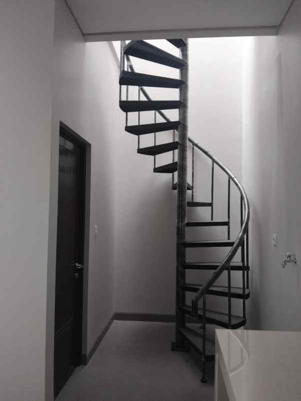 dijual rumah villa pasir putih 5 pik2