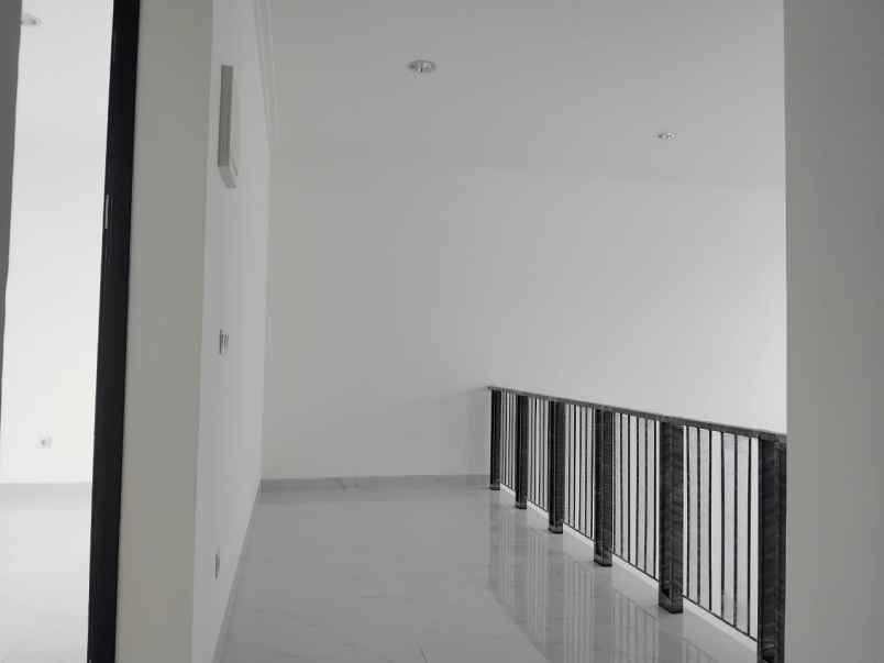 dijual rumah villa pasir putih 5 pik2