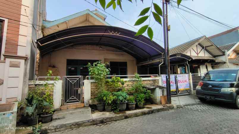 dijual rumah villa taman kartini margahayu