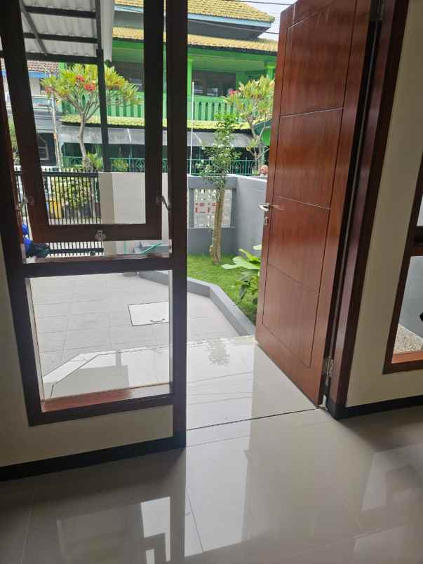 dijual rumah wisma bungurasih