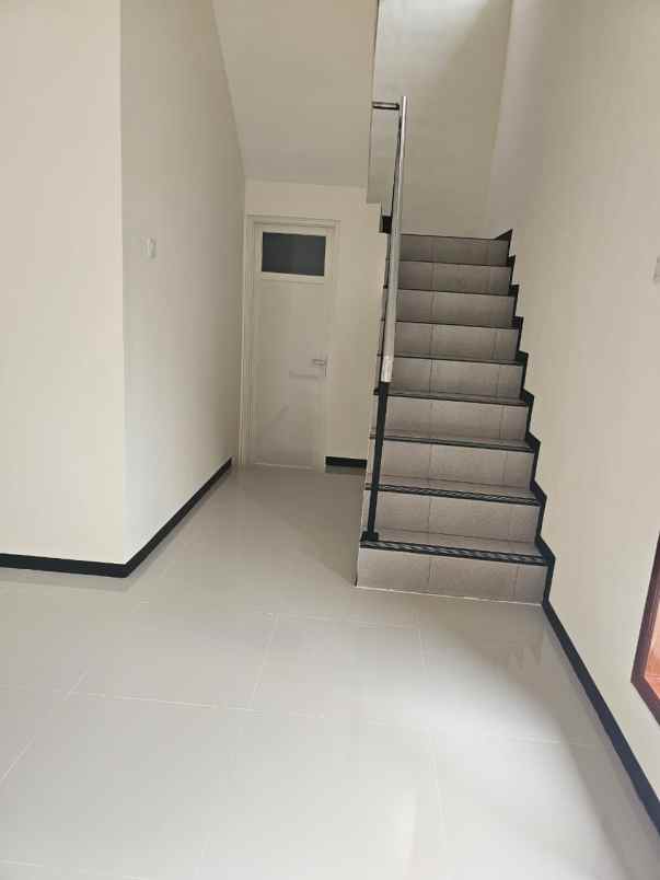 dijual rumah wisma bungurasih