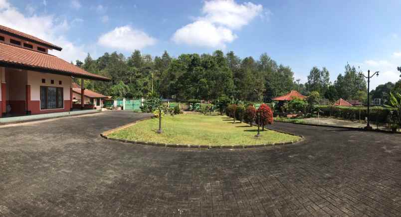 dijual villa cisarua