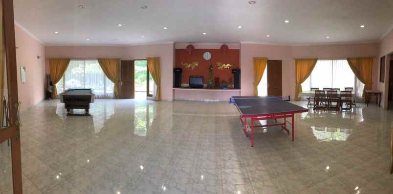 dijual villa cisarua