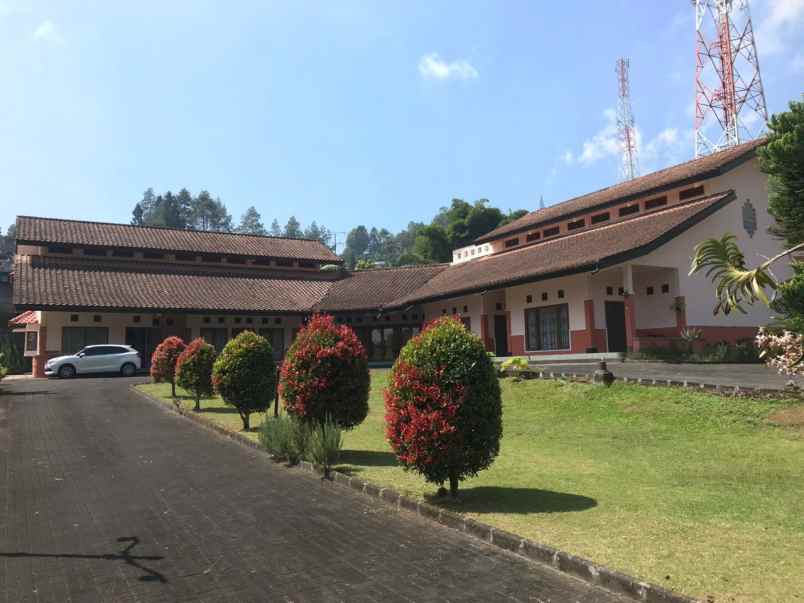 dijual villa cisarua