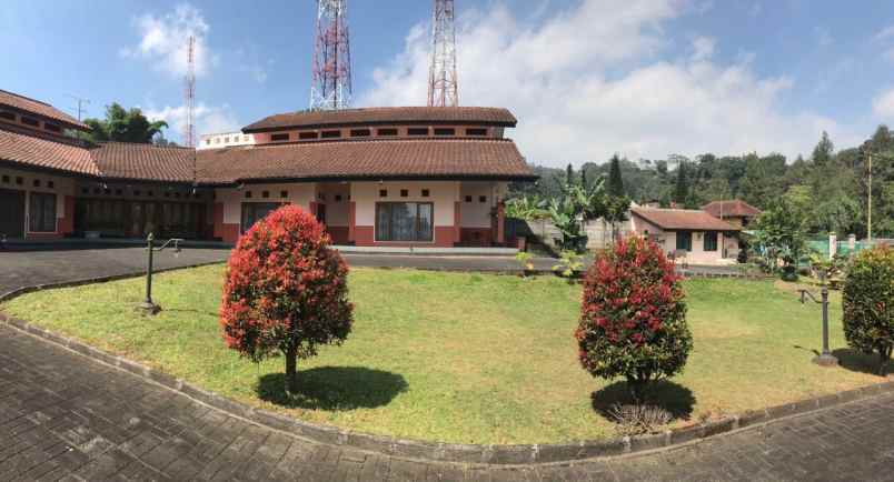 dijual villa cisarua