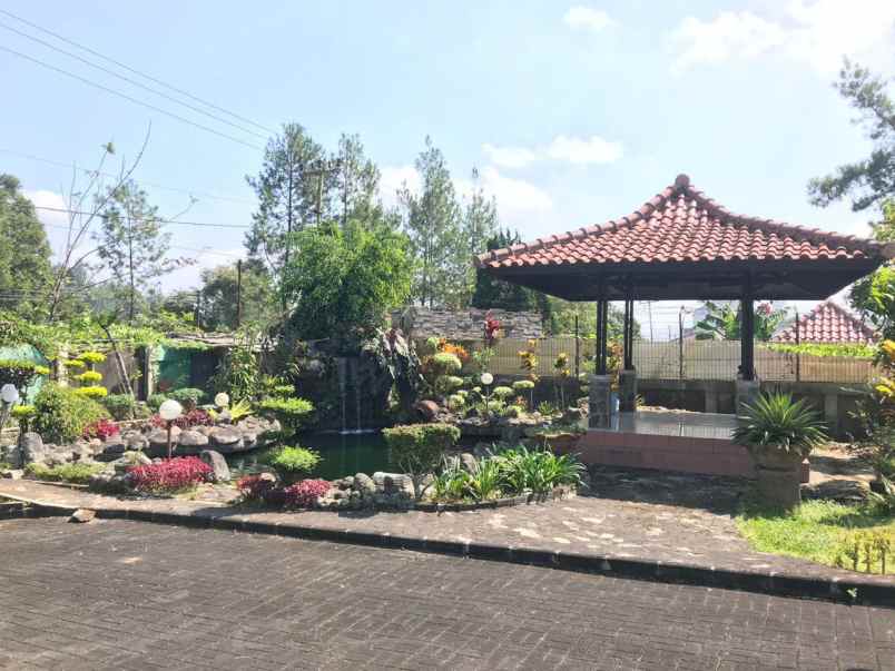 dijual villa cisarua