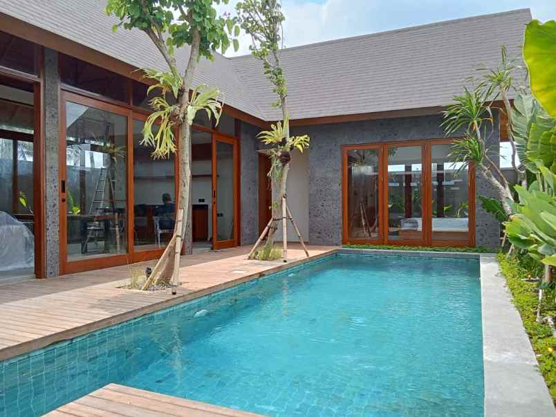 dijual villa jalan pantai kedunggu