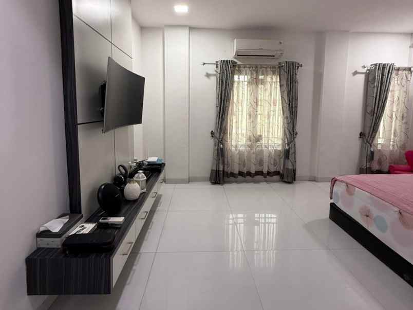 dijual villa komplek evergreen jalan amal ring road