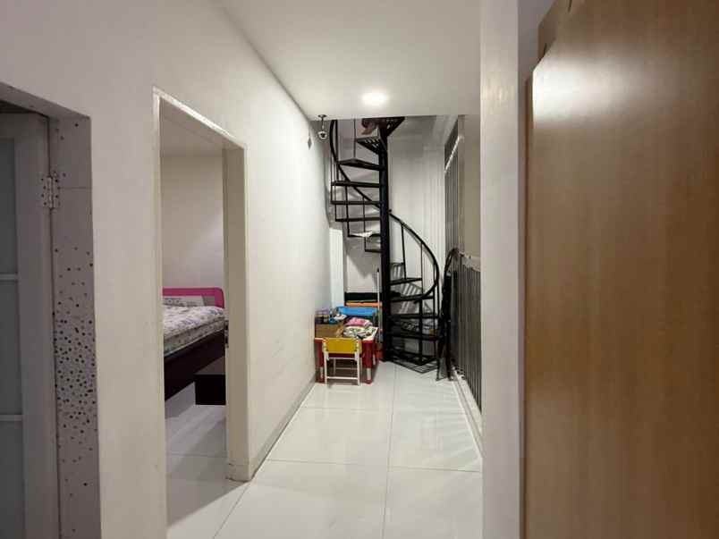 dijual villa komplek evergreen jalan amal ring road