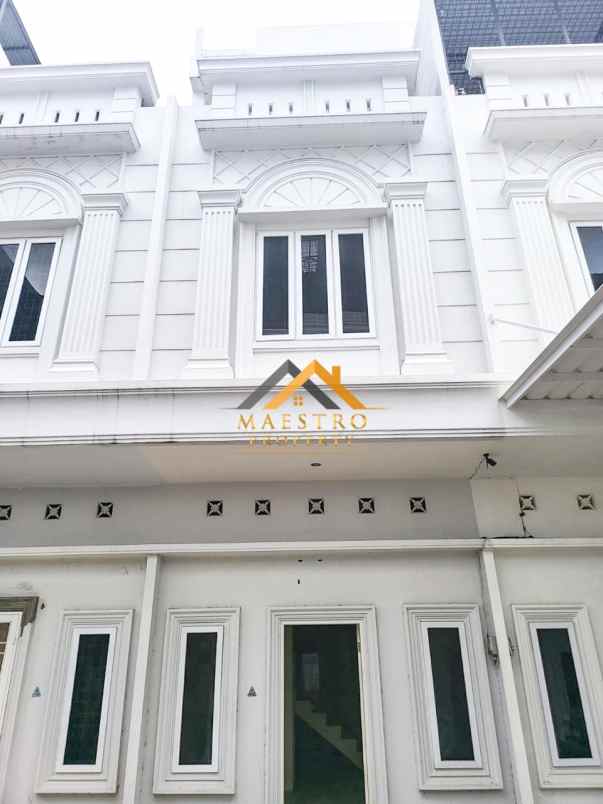 dijual villa komplek grand ayahanda