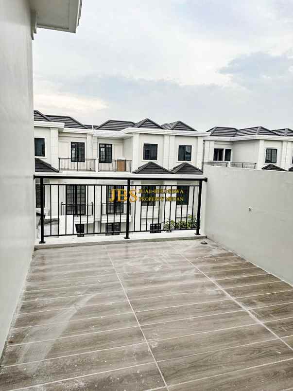 dijual villa komplek jewel park jalan