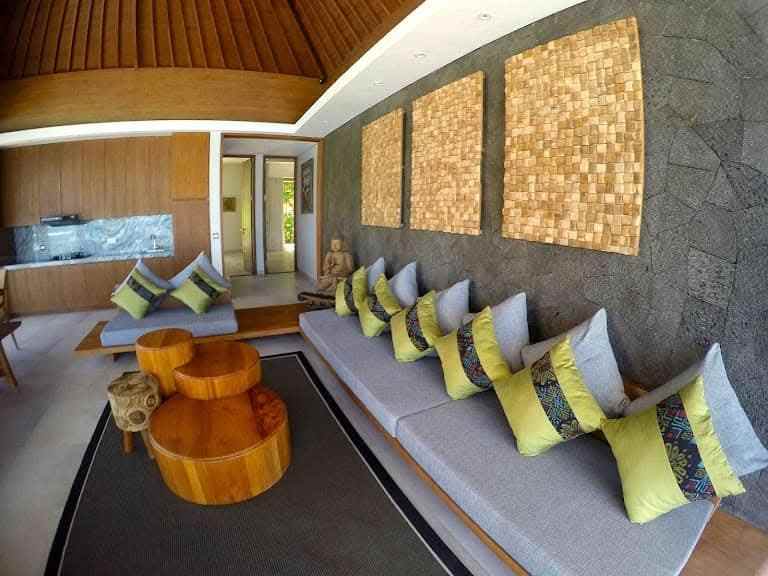 dijual villa mewah beachfront di candi dasa bali