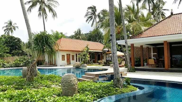 dijual villa mewah beachfront di candi dasa bali