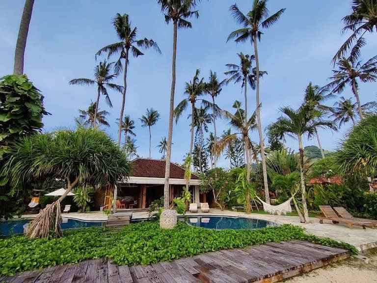 dijual villa mewah beachfront di candi dasa bali