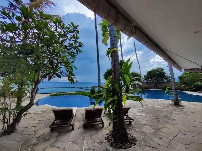 dijual villa mewah beachfront di candi dasa bali