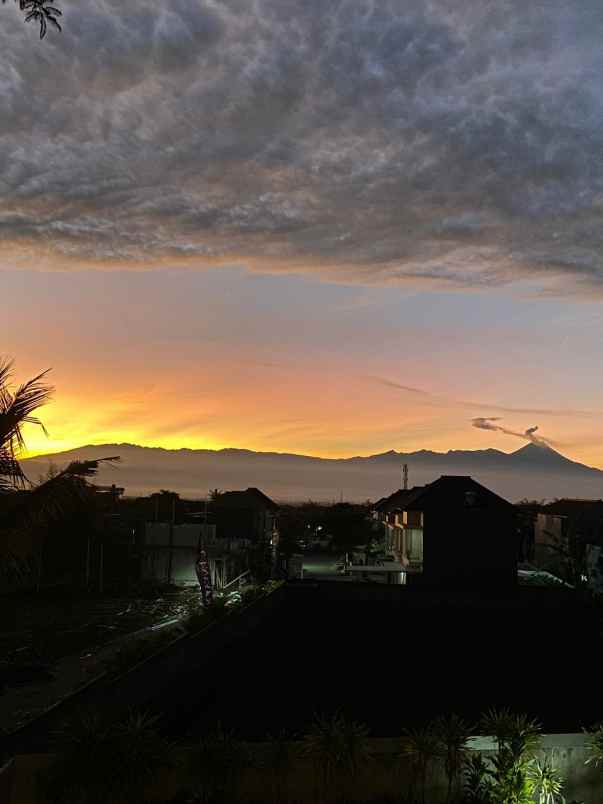 dijual villa villa kota batu dekat