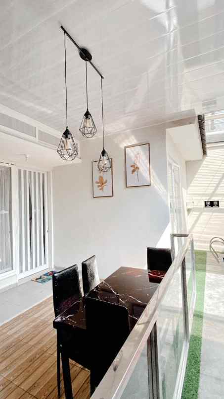 dijual villa villa kota batu dekat