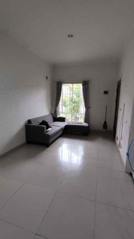 disewa rumah semi furnish suvarna sutera tangerang