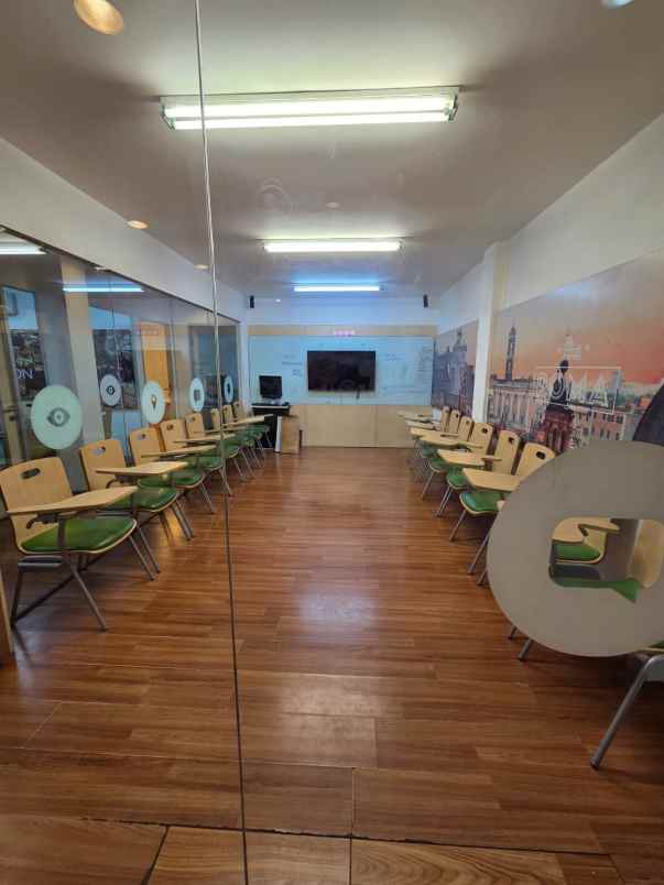 disewakan ruko strategis 3 lantai di raya jemursari