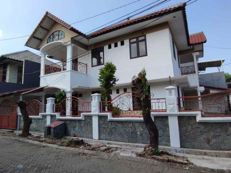 disewakan rumah babatan pratama