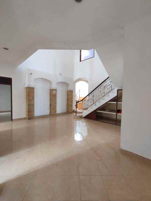 disewakan rumah babatan pratama