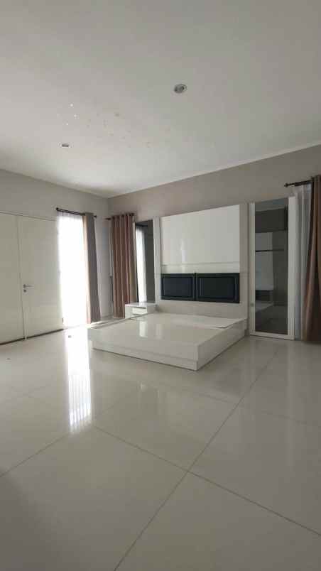 disewakan rumah bukit telaga golf