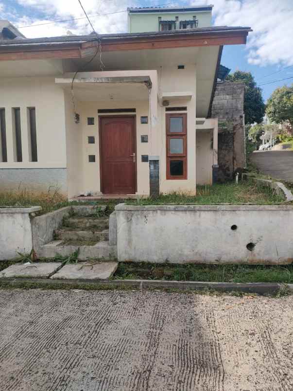 disewakan rumah daerah sariwangi atas