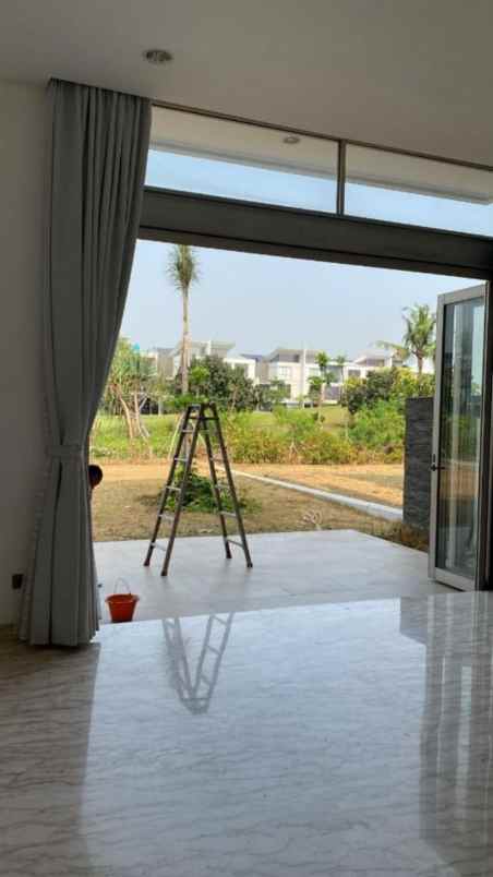 disewakan rumah golf island pik