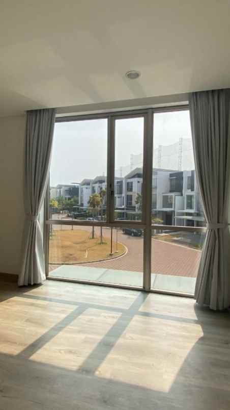 disewakan rumah golf island pik