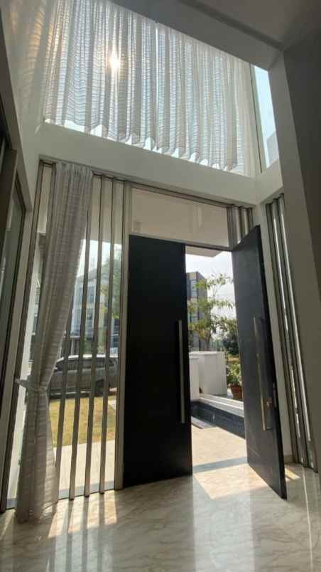 disewakan rumah golf island pik