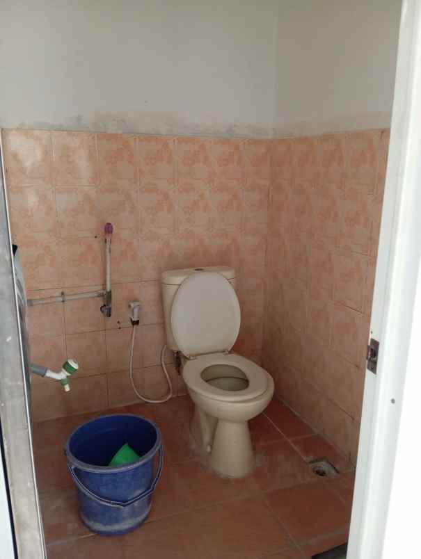 disewakan rumah jalan bukit sariwangi