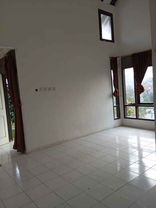 disewakan rumah jalan bukit sariwangi