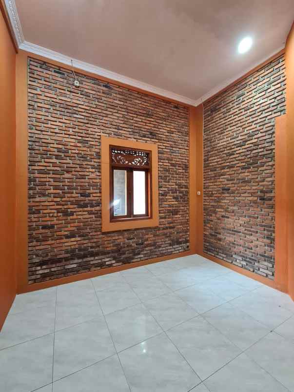 disewakan rumah jl utama ii no 956 rt 09