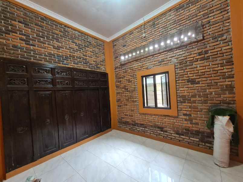 disewakan rumah jl utama ii no 956 rt 09