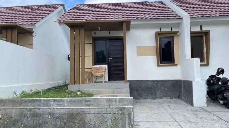 for sale house under 300 jt