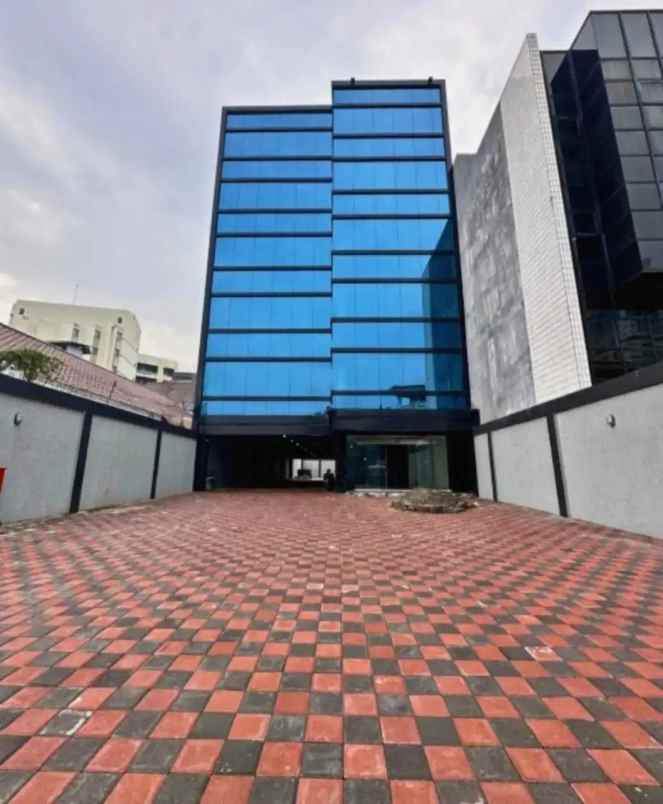 gedung perkantoran 6 lantai di menteng jakarta pusat
