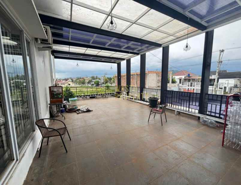 hunian dua lantai premium di jantung mertoyudan