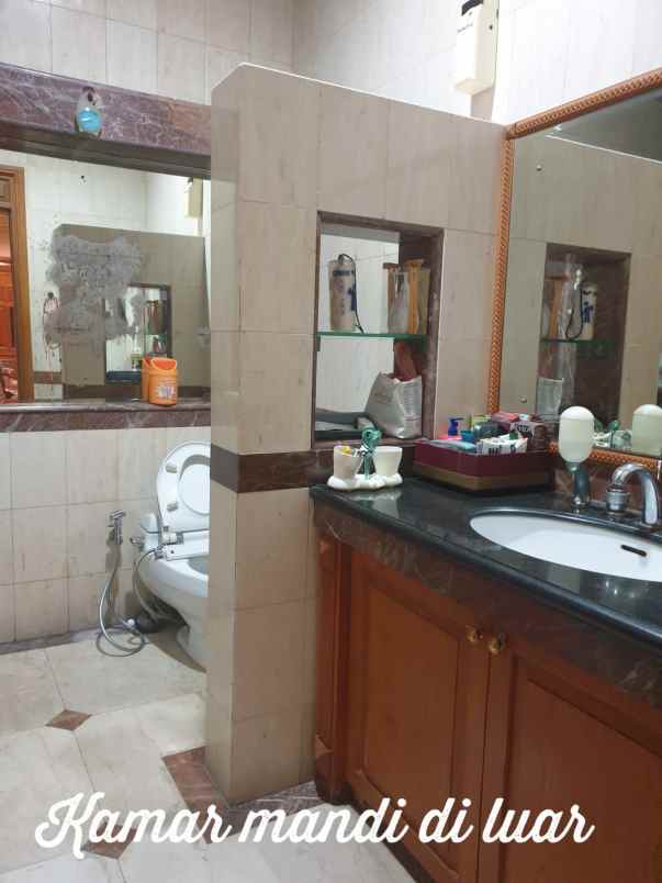 hunian modern klasik 2 lantai di galaxi bumi permai