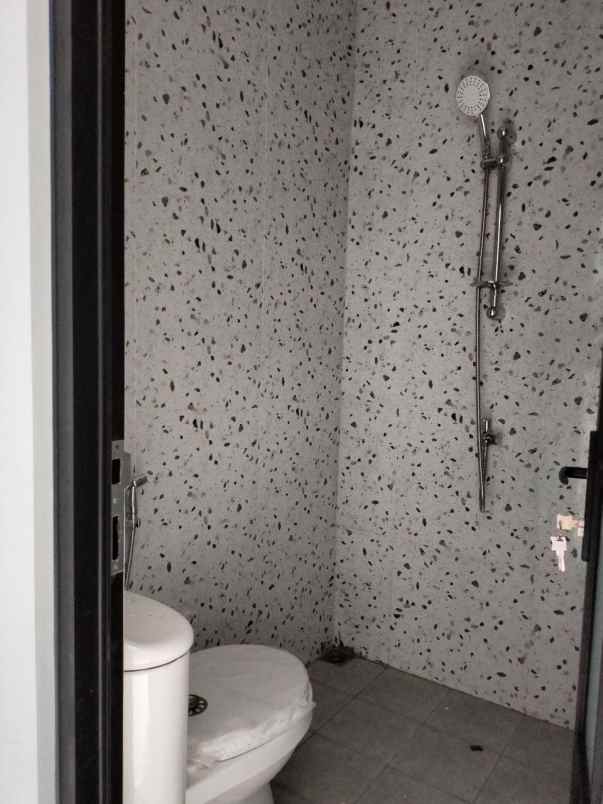 juak rumah 2 lantai siap huni di ciganitri bojongsoang