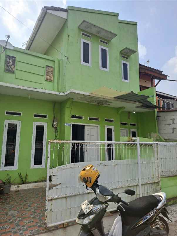 jual rumah 2 lantai di perum gsi 290jt nego