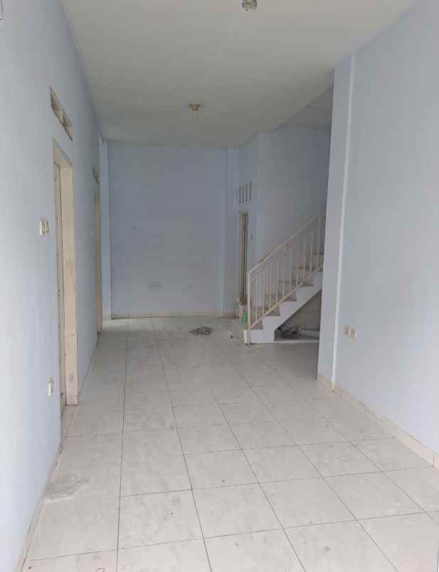 jual rumah 2 lantai di perum gsi 290jt nego