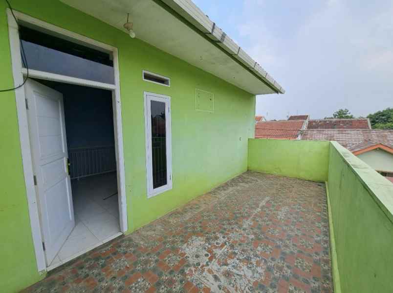 jual rumah 2 lantai di perum gsi 290jt nego