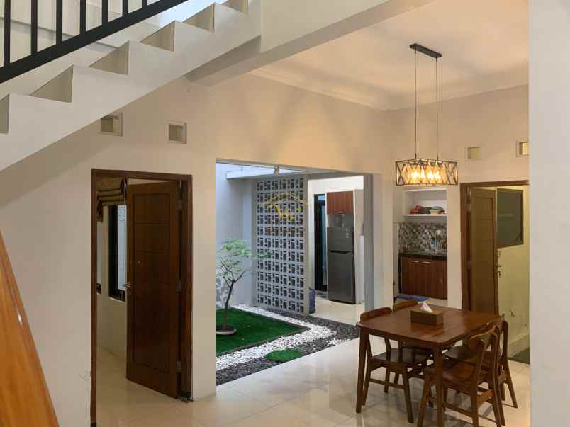 jual rumah 2 lantai full furnisher dekat polda diy